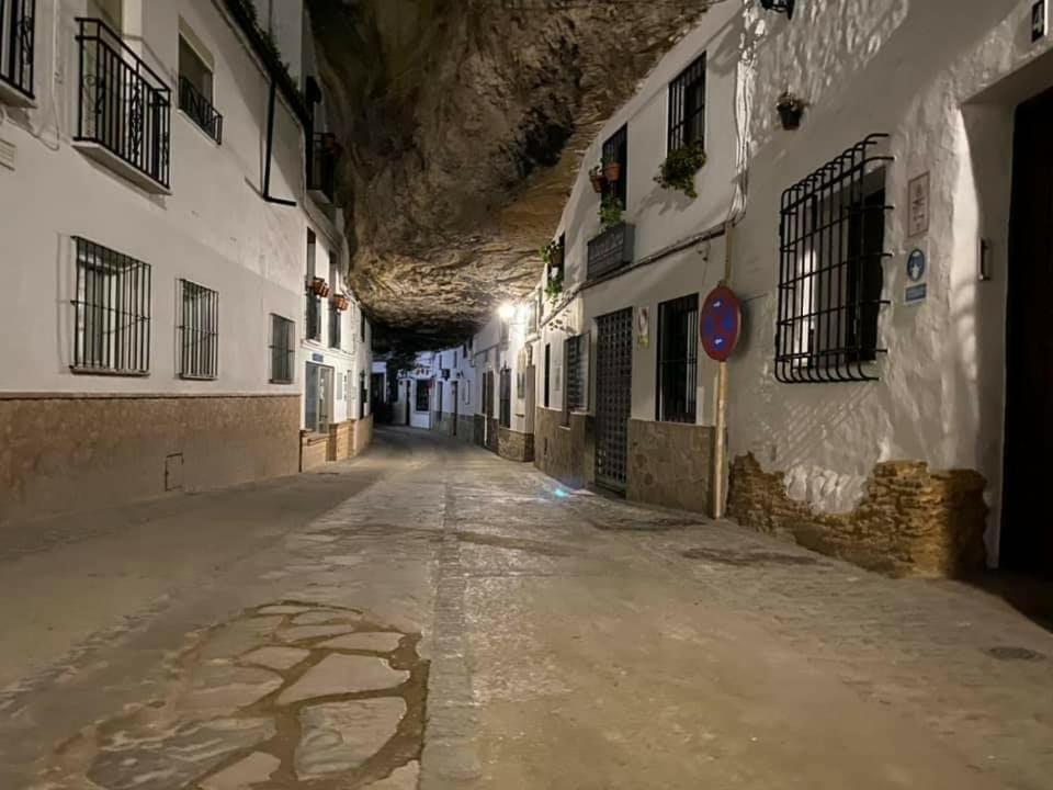 La Roca Encantada Setenil De Las Bodegas Экстерьер фото